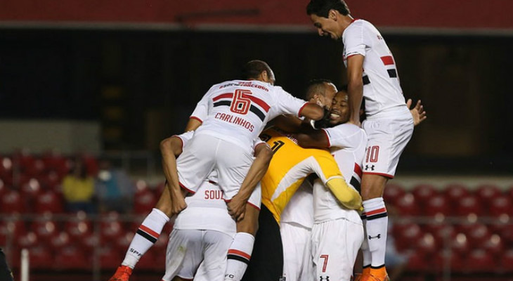  São Paulo já acumula quatro vitórias no Brasileirão 2015 e está a apenas dois pontos do líder!