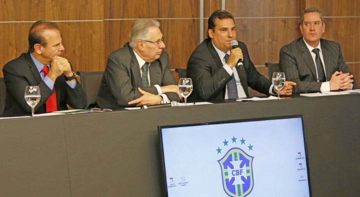  Entidade de André Luiz Pitta Pires (com o microfone) mantém a cobrança mesmo com a baixa arrecadação do Goiás no Brasileirão!