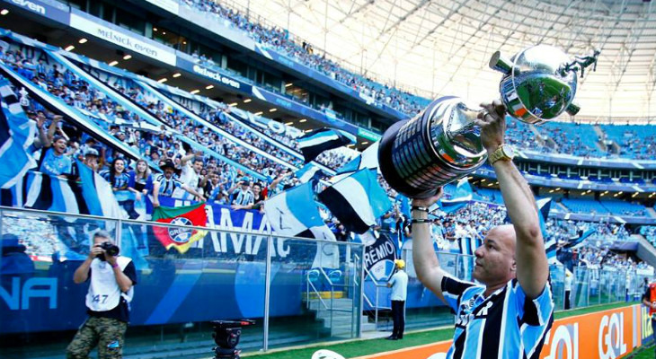  Além do jogo pelo Brasileirão, torcida do Grêmio ainda viu os campeões e a taça da Libertadores!
