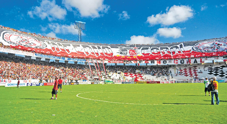  Na Série D do Brasileirão, o Estádio do Arruda ficava pequeno com tantos tricolores nas arquibancadas!