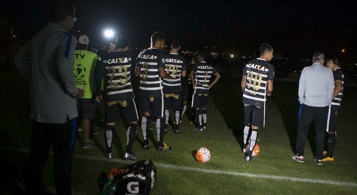  Longe de casa, na estreia da Libertadores, Corinthians foi outro clube que sofreu com a queda de energia!