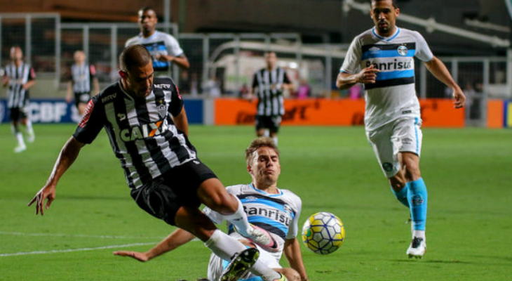  Galo foi presa fácil para o Grêmio durante a estreia do técnico Marcelo Oliveira no Brasileirão!