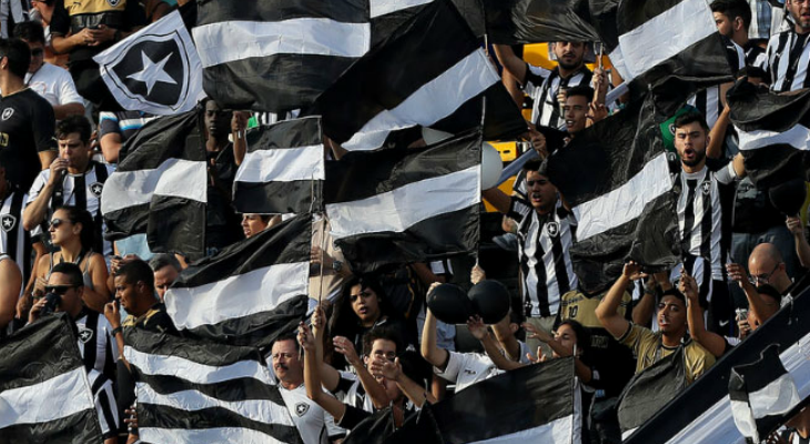  Torcida do Botafogo se sente em casa no Luso-Brasileiro e tem enchido as arquibancadas no Brasileirão!