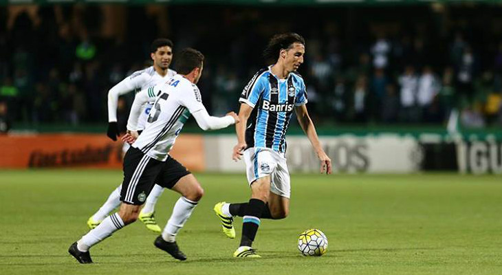  Grêmio foi atropelado pelo Coritiba e ficou mais distante do G4 no Brasileirão!