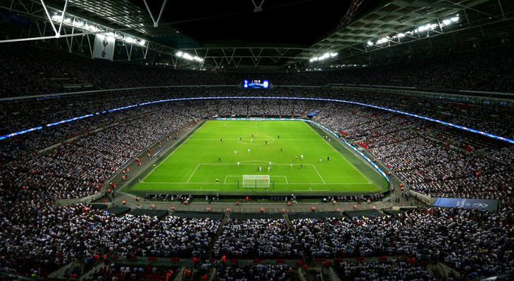  Estádio de Wembley recebeu o maior público da rodada inicial da UEFA Champions League!