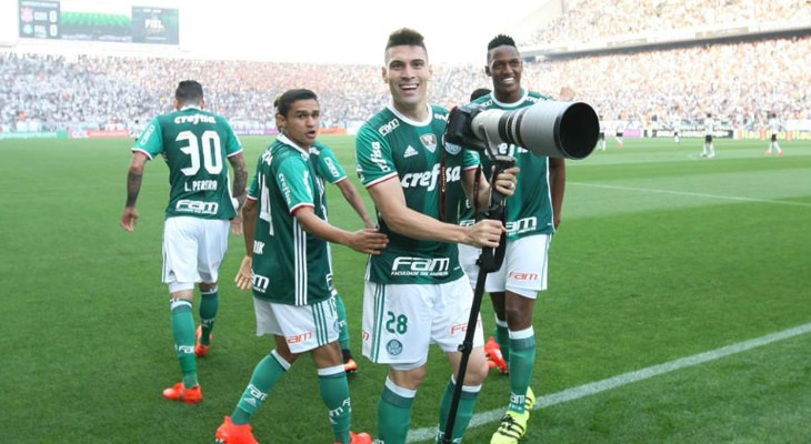 Palmeiras venceu o rival Corinthians e garantiu a liderança por mais uma rodada no Brasileirão!
