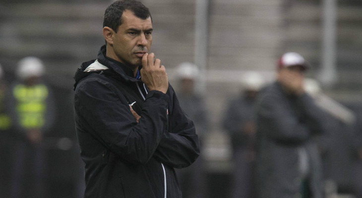  Fábio Carrille foi colocado como técnico interino até o final do ano, mas sofre com a falta de mão de obra no Corinthians!