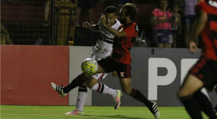  São Paulo só empatou com o Sport, completou seu quarto jogo sem vitória e segue na luta contra o descenso!