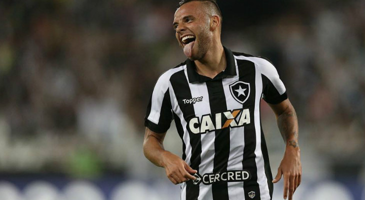  Botafogo manteve o embalo, venceu o Santos e virou líder do returno no Brasileirão!