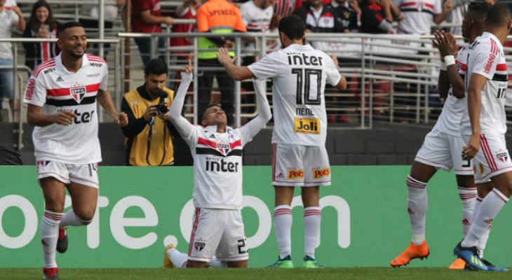  São Paulo superou o Vasco e, com o tropeço do Flamengo, assumiu a liderança do Brasileirão!