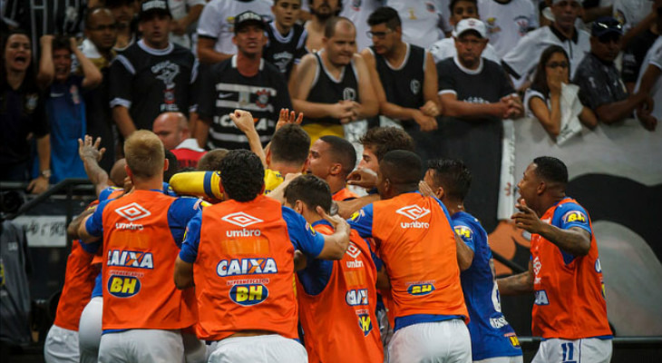  Cruzeiro voltou a vencer o Corinthians e fez festa pelo título da Copa do Brasil em plena Arena de Itaquera!