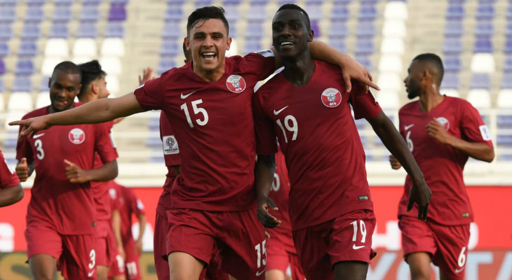  Qatar não tomou conhecimento do anfitrião Emirados Árabes Unidos e se garantiu pela primeira vez na final da Copa da Ásia!