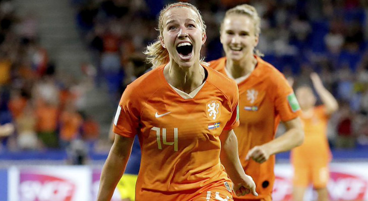  Felicidade de Jackie Groenen fez a alegria de todos os holandeses com seu gol na Copa do Mundo Feminina!
