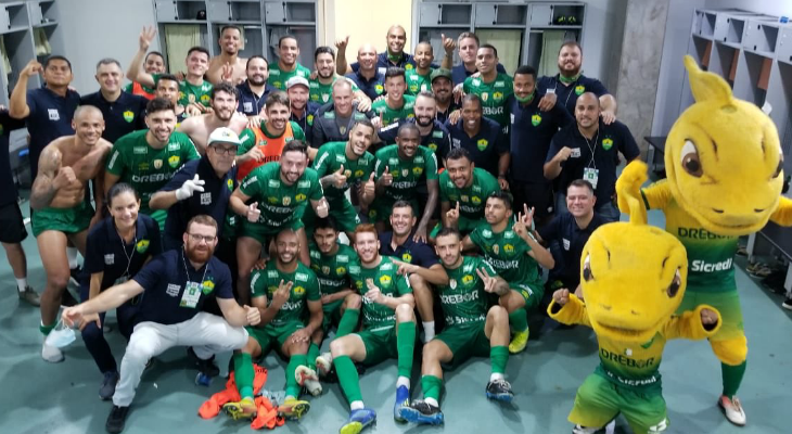  Cuiabá venceu o Cruzeiro na Arena Pantanal e disparou na liderança da Série B!