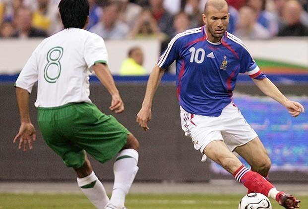  Zidane foi expulso em 1998 e em 2006, quando levou o vermelho na final da Copa do Mundo!