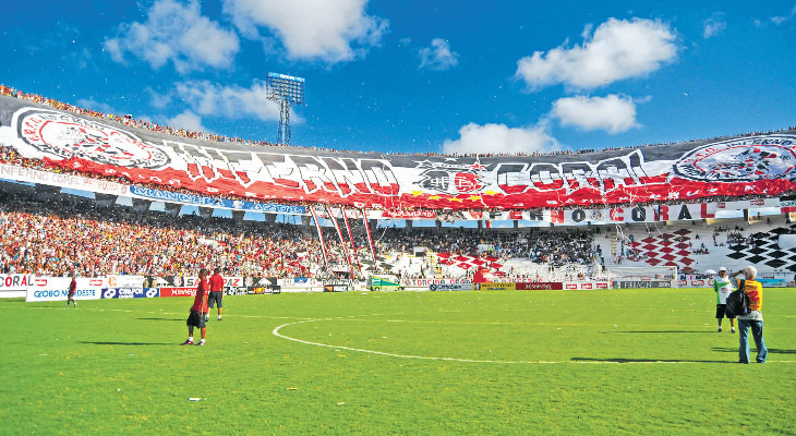  Em um passado recente, Estádio do Arruda ficava lotado de torcedores do Santa Cruz!