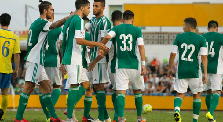  Campeão da Liga Adelante, o Betis fez o tradicional bate e volta para a La Liga!