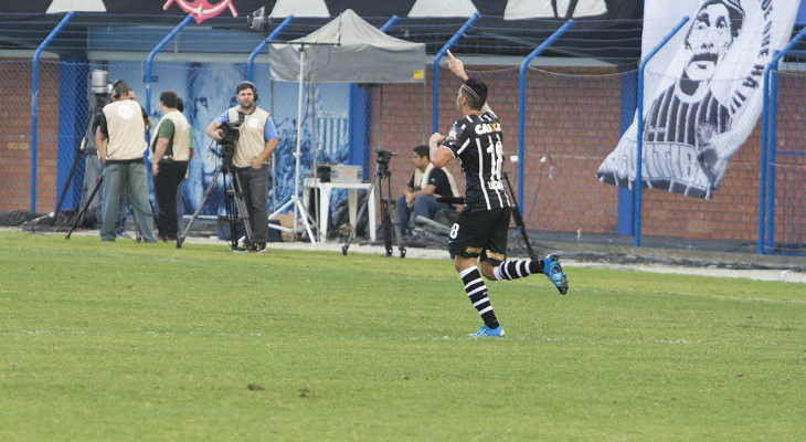  Autor de cinco gols nos últimos três jogos, Luciano foi fundamental para garantir a liderança do Corinthians no Brasileirão!