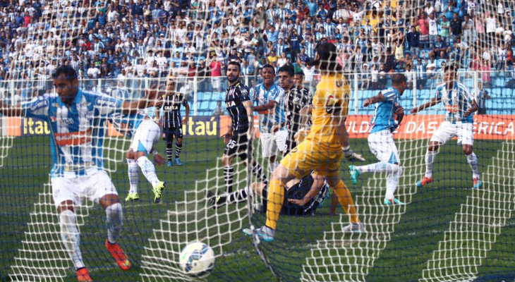  Na abertura do returno, Avaí entrou pela primeira vez na zona de rebaixamento do Brasileirão 2015!