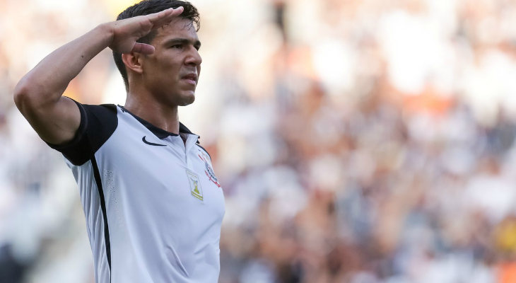  Paraguaio Balbuena fez seu primeiro gol e bateu continência em reverência a torcida do Corinthians!