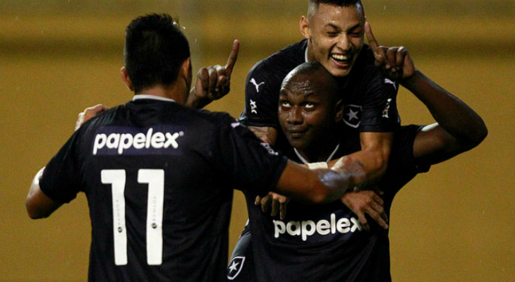  Botafogo fez a festa em campo, mas amargou arquibancadas vazias na Copa do Brasil!
