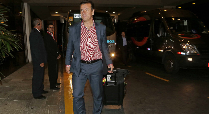  Dunga "ganhou mala" da CBF e não comandará a Seleção Brasileira na Copa do Mundo 2018 na Rússia!
