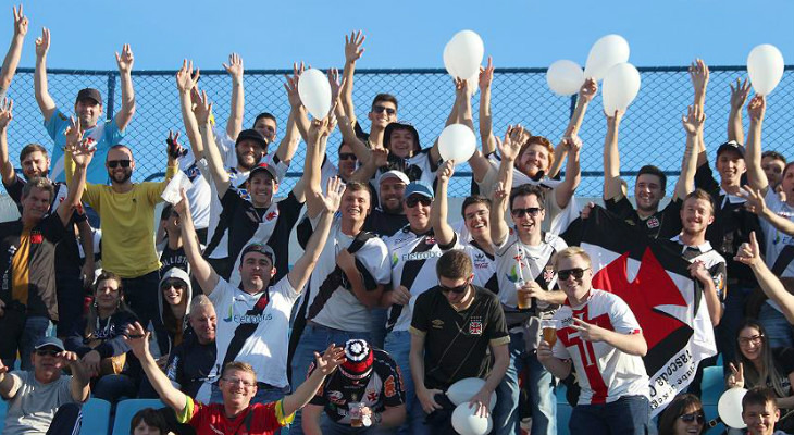  Vasco leva mais torcida aos estádios quando atua como visitante do que em duelos em casa pela Série B!
