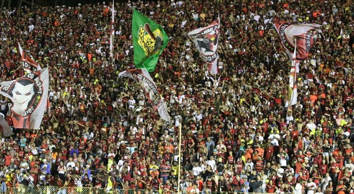  Vitória lotou as arquibancadas, mas decepcionou em campo ao ser derrotado pelo Flamengo!