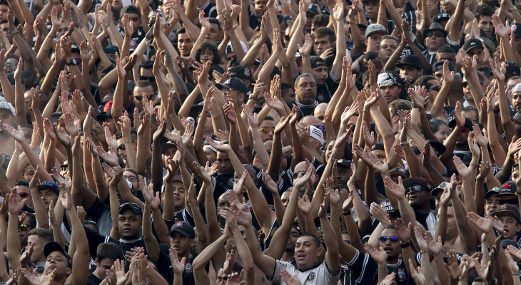  Corinthians, em campo, faz uma temporada modesta, mas nas arquibancadas lidera o ranking de público de 2016!