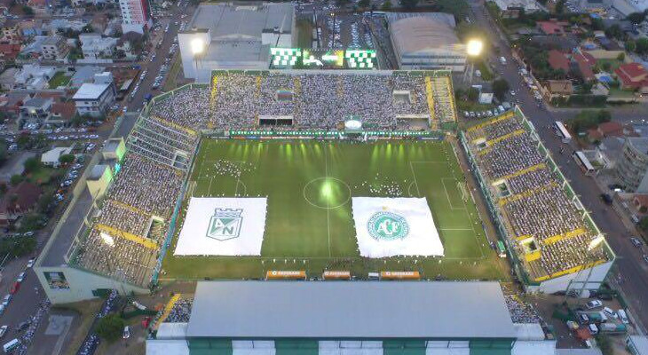  Chapecoense, em jogo movimentado e com homenagens, saiu na frente do Atlético Nacional pela Recopa!