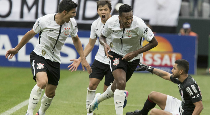  Corinthians estreou camisa nova, mas o autor do gol da classificação não teve novidade: Jô, sempre ele!