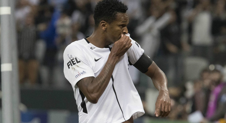  Jô, formado na base do Corinthians, poderá ser o primeiro artilheiro da história do clube no Brasileirão!