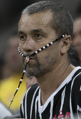  Desta vez não adiantou rezar! Corinthians perdeu a primeira no Brasileirão!