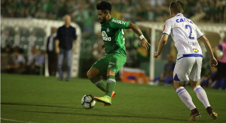  Chapecoense foi derrotada pelo Cruzeiro e chegou a seis derrotas como mandante no Brasileirão!