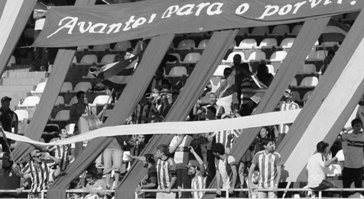  Torcida do Coritiba chorou mais um rebaixamento no Brasileirão e ainda verá os principais rivais na elite em 2018!