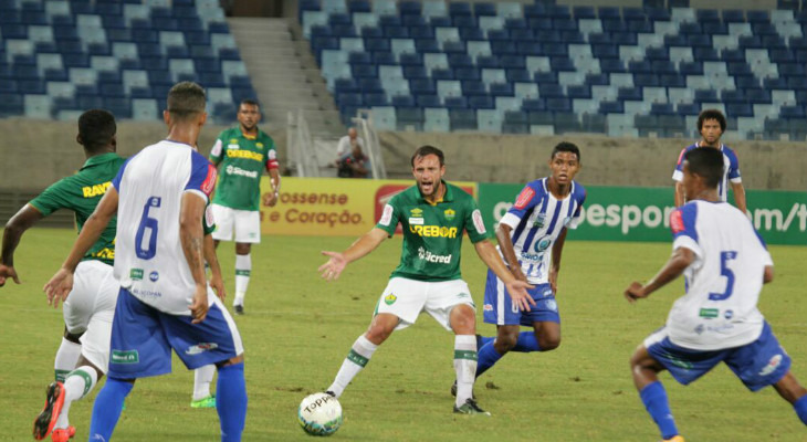  Arena Pantanal até tem bastante jogos, mas ao fundo as arquibancadas vazias a cada rodada!
