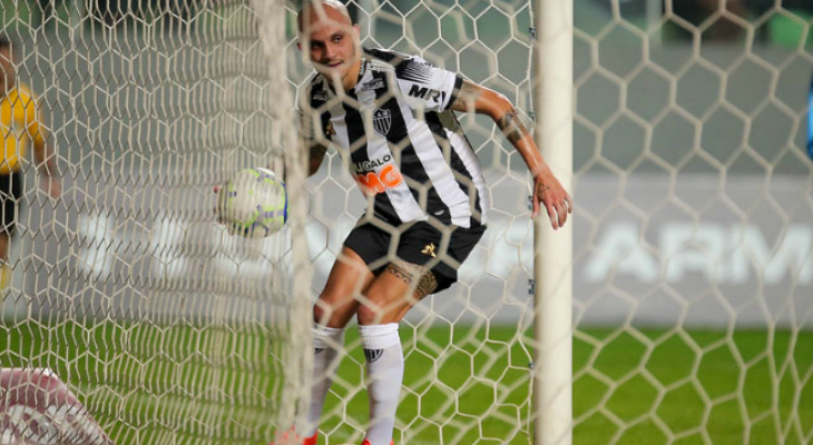  Fábio Santos foi o primeiro jogador a balançar as redes de pênalti no Brasileirão 2019!