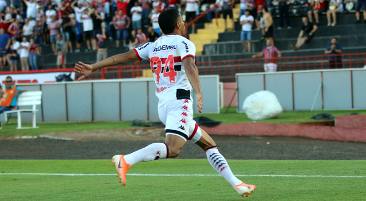  Murilo marcou, de falta, o gol da vitória do Botafogo sobre o Criciúma pela Série B do Brasileirão!