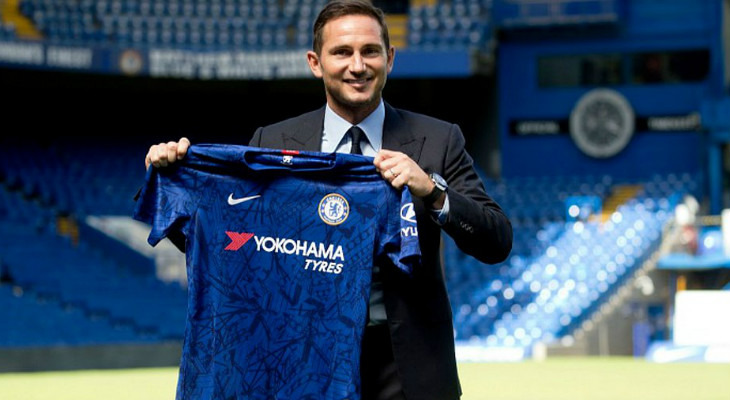  Ídolo como jogador, Lampard, agora, comanda o Chelsea do banco de reservas!