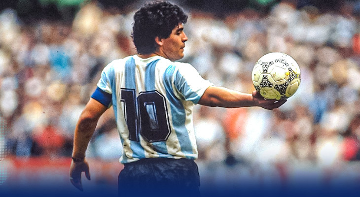  Diego Armando Maradona vestiu a camisa 10 e levantou a Copa do Mundo em 1986!