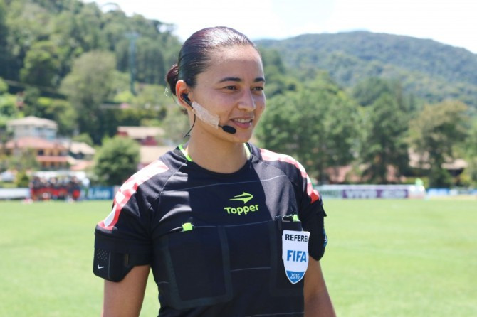  Edina Alves Batista fará sua primeira participação no Mundial de Clubes já nesta quinta-feira!