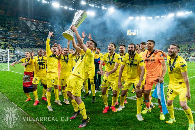  Villarreal garantiu seu 1º título na UEFA Europa League de forma invicta!