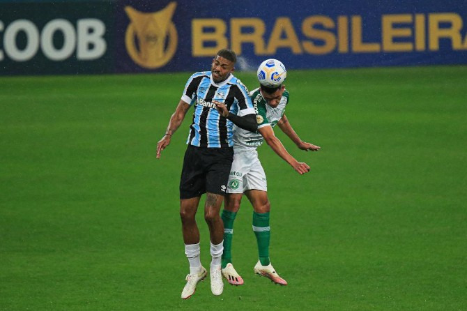  Chapecoense levou a virada do Grêmio e se manteve sem vitória na lanterna do Brasileirão!