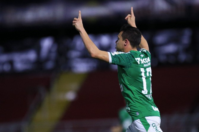  Chapecoense desencantou, encerrou tabus, mas ainda amarga a lanterna do Brasileirão!