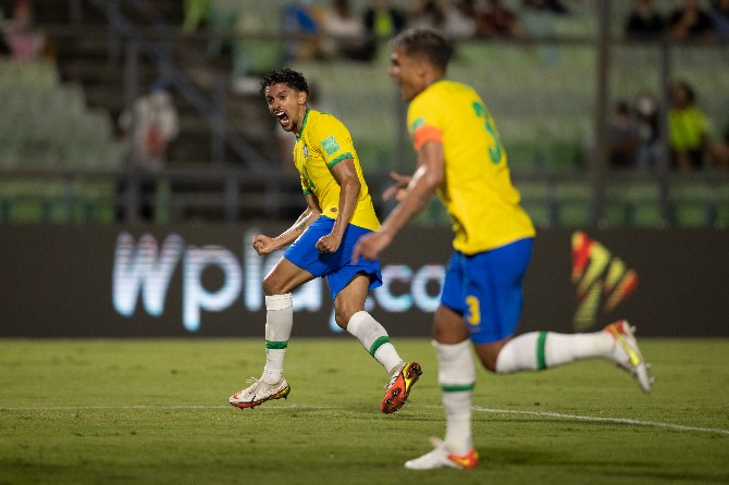  Marquinhos fez o gol do empate e depois Brasil virou para seguir com 100% nas Eliminatórias da Copa do Mundo!