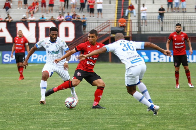 Brasil foi derrotado pelo Avaí e amargou o descenso com cinco rodadas de antecedência na Série B!