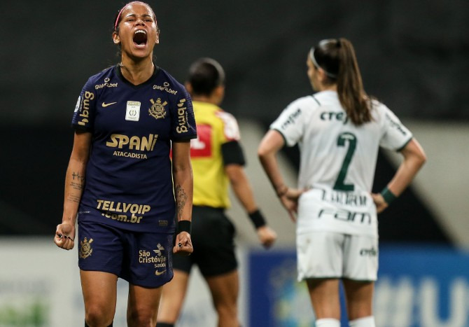  Corinthians tem larga vantagem contra o Palmeiras em torneios nacionais de futebol feminino!
