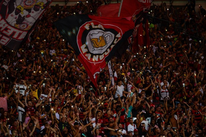  Flamengo colocou mais de 50 mil pagantes no Maracanã e obteve o maior público do Brasileirão!