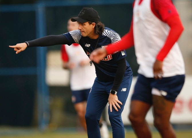  Mauricio Barbieri está ameaçado após jejum e eliminações