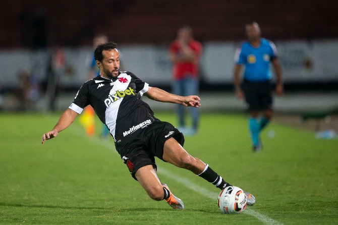  Nenê contribui com sua experiência